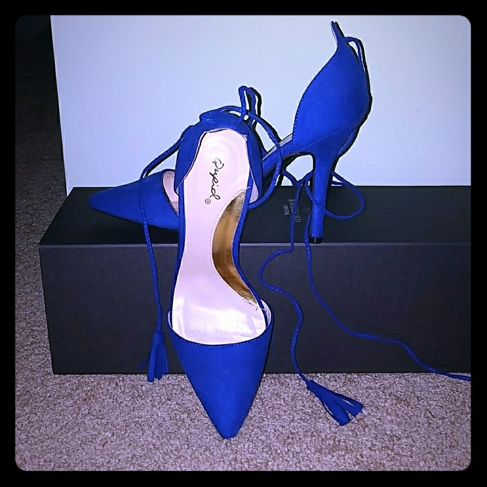 Sexy  suede blue shoes with tassels..size 9